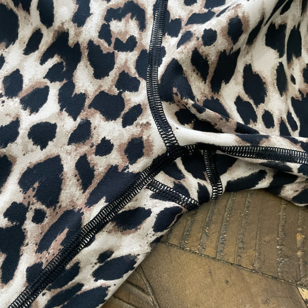 Victoria Secret Animal‎ Print Leggings Size Small - Picture 3 of 6